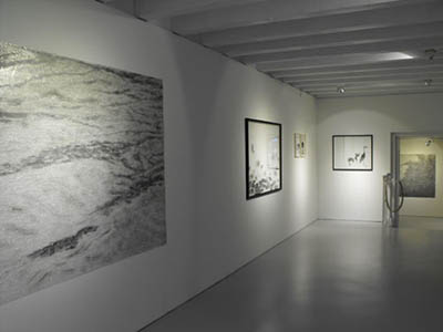 Vue de l'exposition "Ombres et lumières" à la Ferme de la Chapelle